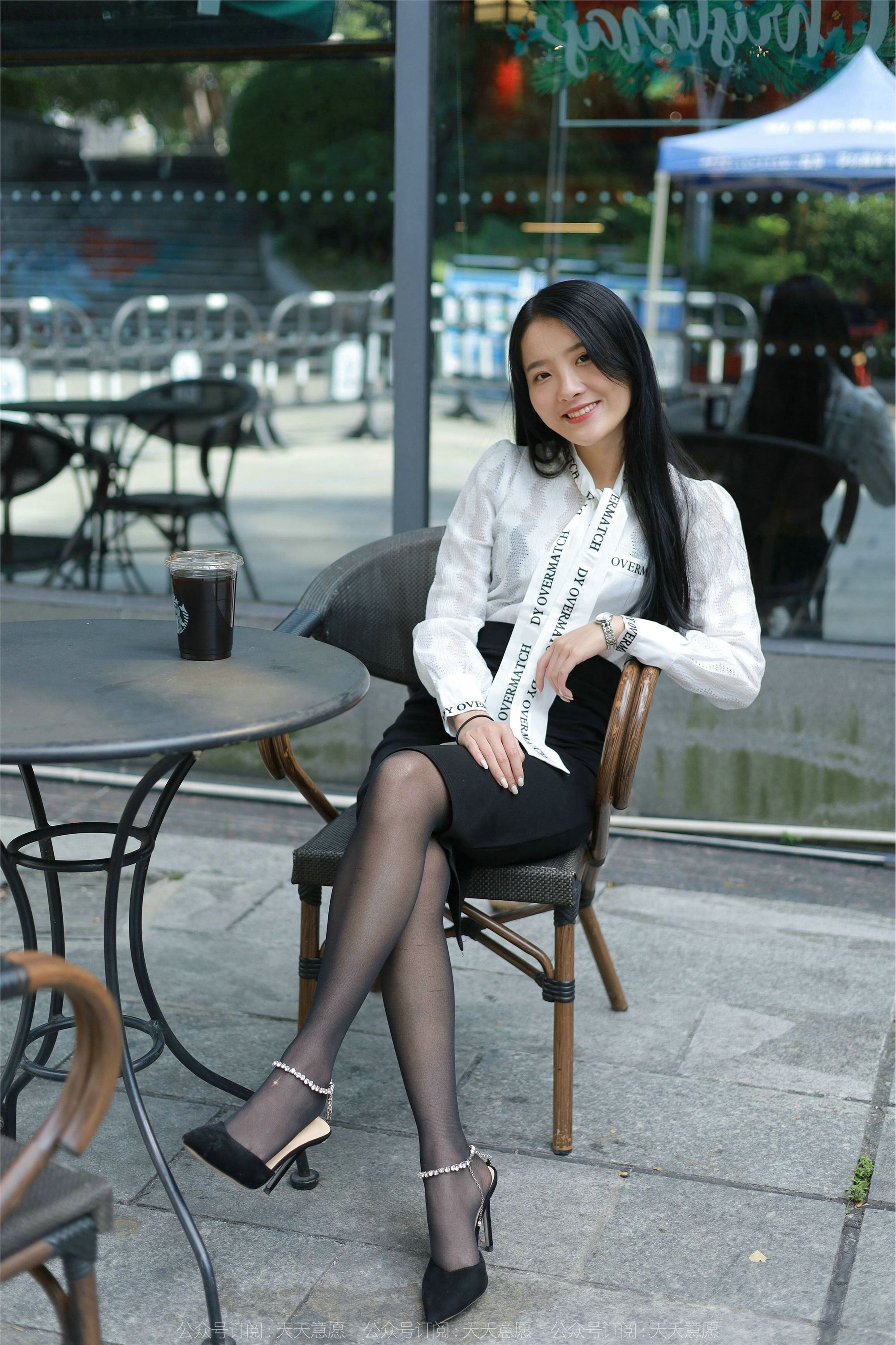 IESS异思趣向  2022.02.11 丝享家1002：婉萍《性感OL窄裙》